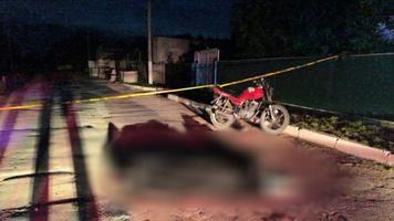 (FOTO) Grav accident cu motocicleta, la Hîncești. Un tânăr a murit, alții doi - la spital