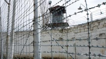 Un pușcăriaș i-a tăiat beregata unui tânăr cu un ciob de borcan în Penitenciarul Nr.6 Soroca