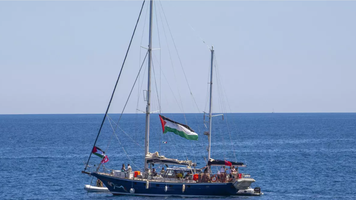 Nava Madleen, la bordul căreia se află Greta Thunberg în drum spre Gaza, a salvat patru imigranți din apele Mării Mediterane