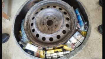 Țigări camuflate în roata de rezervă și sub capotă, depistate în Punctul de Trecere a Frontierei „Lipcani – Rădăuți Prut”
