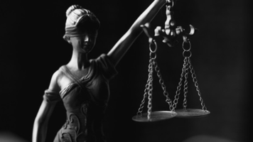 Un judecător a fost deferit justiției pentru trafic de influență. Cumpărătorul de influență a fost deja condamnat