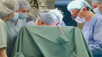 (VIDEO) Premieră medicală în R. Moldova. Un copil a fost salvat printr-un transplant de ficat