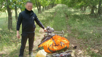 Un ucrainean a încercat să traverseze ilegal frontiera de stat, utilizând un paramotor