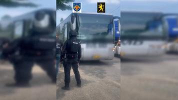 (VIDEO) Afetamină de aproximativ jumătate de milion de lei, deconspirată de ofițerii INI și mascații Fulger. Era adusă cu autocarul din Bulgaria