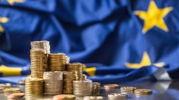 Fraudarea fondurilor europene va fi pedepsită mai dur: până la 10 ani de închisoare și amenzi de sute de mii de lei