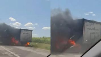 (VIDEO) Camion cu nutreț, cuprins de flăcări, la Fălești
