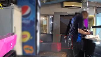 (VIDEO) Vestul sălbatic în sectorul Ciocana. Angajat „Kebab City” prădat cu pistolul de câțiva lei