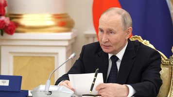 Vladimir Putin autorizează crearea unei aplicaţii de mesagerie de stat în Rusia, pentru a înlocui WhatsApp şi Telegram