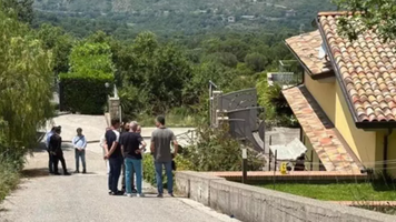 Un italian s-a trezit cu 3 hoți în casă, așa că a scos pușca și a tras. Apoi a ascuns cadavrul unuia dintre ei