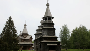(VIDEO) Ritual macabru întrerupt în pădurile din Leningrad. Oameni vii, scoși din gropi