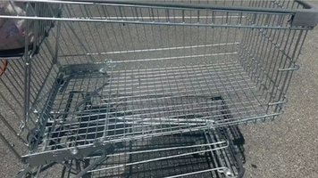 Hoții taie cărucioarele de cumpărături și folosesc grilajul ca grătar, în Austria: „Unul nou costă 35 de euro”