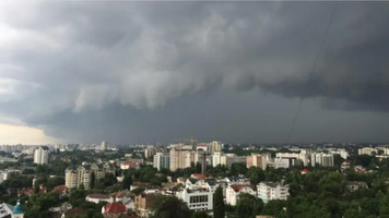 Meteorologii anunță ploi și cer noros după zilele toride
