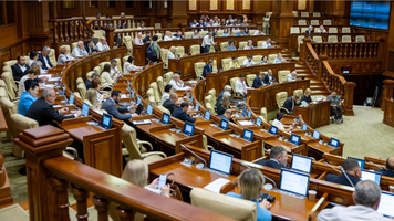 Parlamentul de la Chișinău condamnă agresiunea Rusiei și reafirmă sprijinul pentru Ucraina