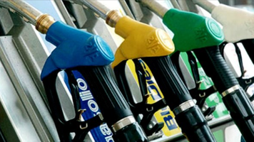 Se ieftinesc carburanții. De la 1 iulie prețurile la benzinării scad