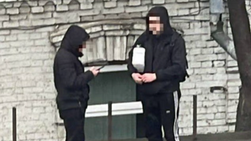 Rusia plăteşte adolescenţi ucraineni pentru a deveni, fără să ştie, kamikaze într-un război din umbră. Cel mai tânăr recrut, o fată de 11 ani din Odesa
