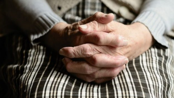 Vârsta de pensionare pentru femei crește cu jumătate de an din 1 iulie
