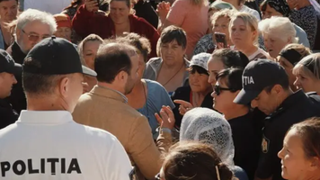 Oamenii din satul Grinăuți nu pot împărți biserica după ce preotul a decis să treacă la Mitropolia Basarabiei. Vor fi alegeri