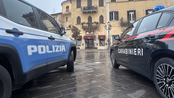 Un român din Italia a căzut de la balcon în timp ce încerca să-și bată soția, după ce o rănise pe soacră