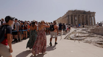 Grecia închide Acropola şi interzice munca în aer liber din cauza vremii toride