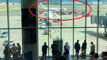 (VIDEO) Un bărbat s-a sinucis sărind în motorul avionului