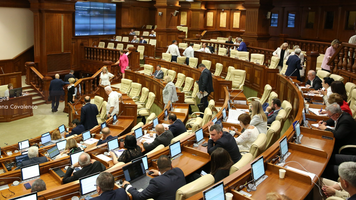 Blocul Comuniștilor și Socialiștilor a părăsit ședința Parlamentului