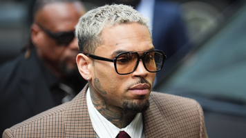 Acuzat de agresiune, cântărețul Chris Brown a pledat nevinovat la noi capete de acuzare