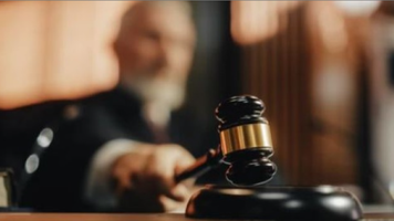 Corupere pasivă: pedolog condamnat la 3 ani de închisoare și amendă de 300 de mii de lei
