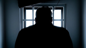 Trei persoane care au obținut fraudulos un apartament - condamnate la închisoare și obligate să achite peste 1,3 milioane de lei