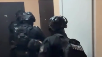 (VIDEO) Cetățeni străini, reținuți fiind bănuiți pentru cel puțin două furturi din locuințe