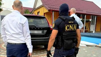 Patru persoane au fost reținute într-un dosar cu o mită de jumătate de milion de lei
