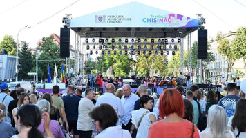 În câteva minute începe Festivalul „Te salut, Chișinău”
