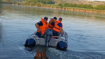 Trei persoane, inclusiv doi minori, s-au înecat în apele bazinelor acvatice