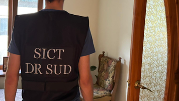 (VIDEO) Lider al unui grup criminal organizat specializat în organizarea migrației ilegale, reținut pentru 72 de ore