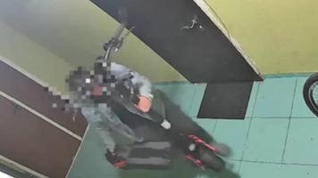 (VIDEO) Tânăr de 19 ani, cercetat penal după ce a furat o trotinetă electrică