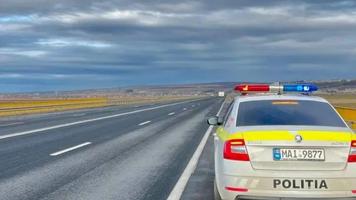Grav accident, la Cimișlia. O tânără a murit, iar alte patru persoane, printre care doi copii, rănite