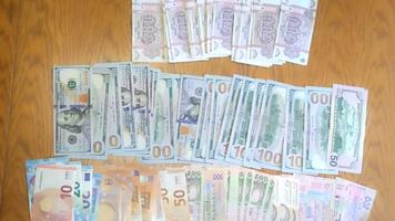 Mascații CNA au descins cu percheziții, la Sîngerei. Proiect de canalizare de milioane, dat în exploatare fără verificările de rigoare