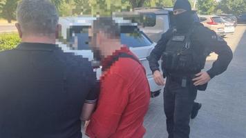 (VIDEO) „Afacerist” luat la puricat de INI și mascații Fugler. Este suspectat de evaziune fiscală și spălare a milioane de dolari