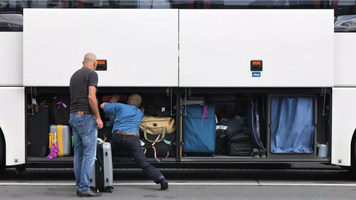 O fetiță de 2 ani, găsită într-o valiză în compartimentul de bagaje al unui autobuz, în Noua Zeelandă