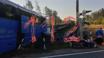 (VIDEO) Un mort şi 11 răniţi în Rusia, într-o coliziune între un marfar şi un autocar turistic, în apropiere de Sankt Petersburg