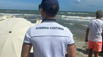 Un moldovean a murit înecat la mare în Italia, în urma unui posibil infarct