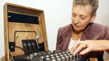 Stella Rimington, prima femeie care a condus MI5, a murit la vârsta de 90 de ani