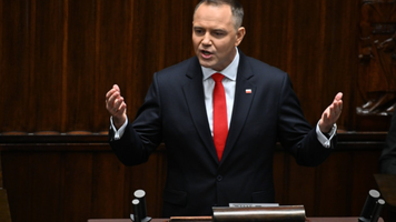 Polonia: În discursul său de la inaugurarea mandatului prezidențial, Karol Nawroki spune „nu” imigrației ilegale și aderării la euro