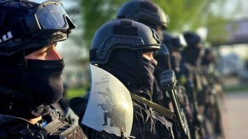 Zeci de percheziții în R.Moldova, într-o cauzǎ penală legată de finanțare ilegală și corupere electorală.