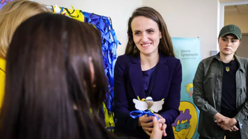 Oana Țoiu s-a dus la Kiev. Șefa diplomației române a vizitat un spital de copii bombardat de ruși și s-a întâlnit cu prim-ministrul Ucrainei
