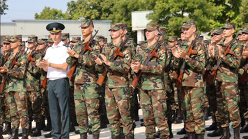 (VIDEO) Tinerii soldați au depus Jurământul militar la Chișinău și Cahul