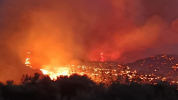 (FOTO) Peste 48 de ore de intervenție continuă în Grecia – pompierii moldoveni luptă zi și noapte cu incendiile forestiere