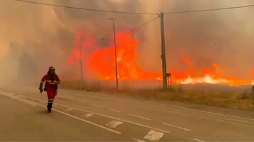 (VIDEO) Incendii masive în nord-vestul Spaniei. Mai multe localități au fost evacuate, flăcările amenință și un sit UNESCO