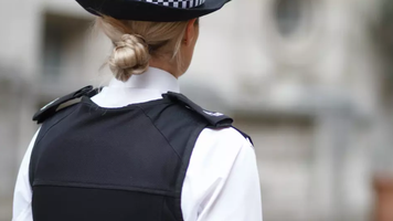 Metoda ingenioasă prin care polițistele din Marea Britanie îi prind pe bărbații care hărțuiesc femei