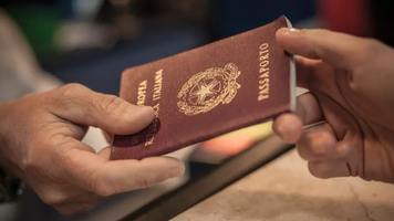 Pașapoartele a 100.000 de turiști din Italia, furate din bazele de date ale hotelurilor și vândute pe dark web