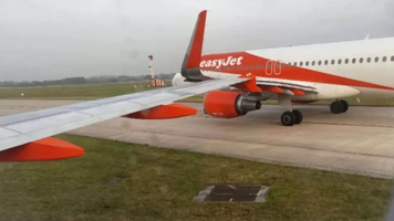 (VIDEO) Două avioane și-au ciocnit aripile pe aeroportul din Manchester, iar zborurile au fost suspendate o vreme